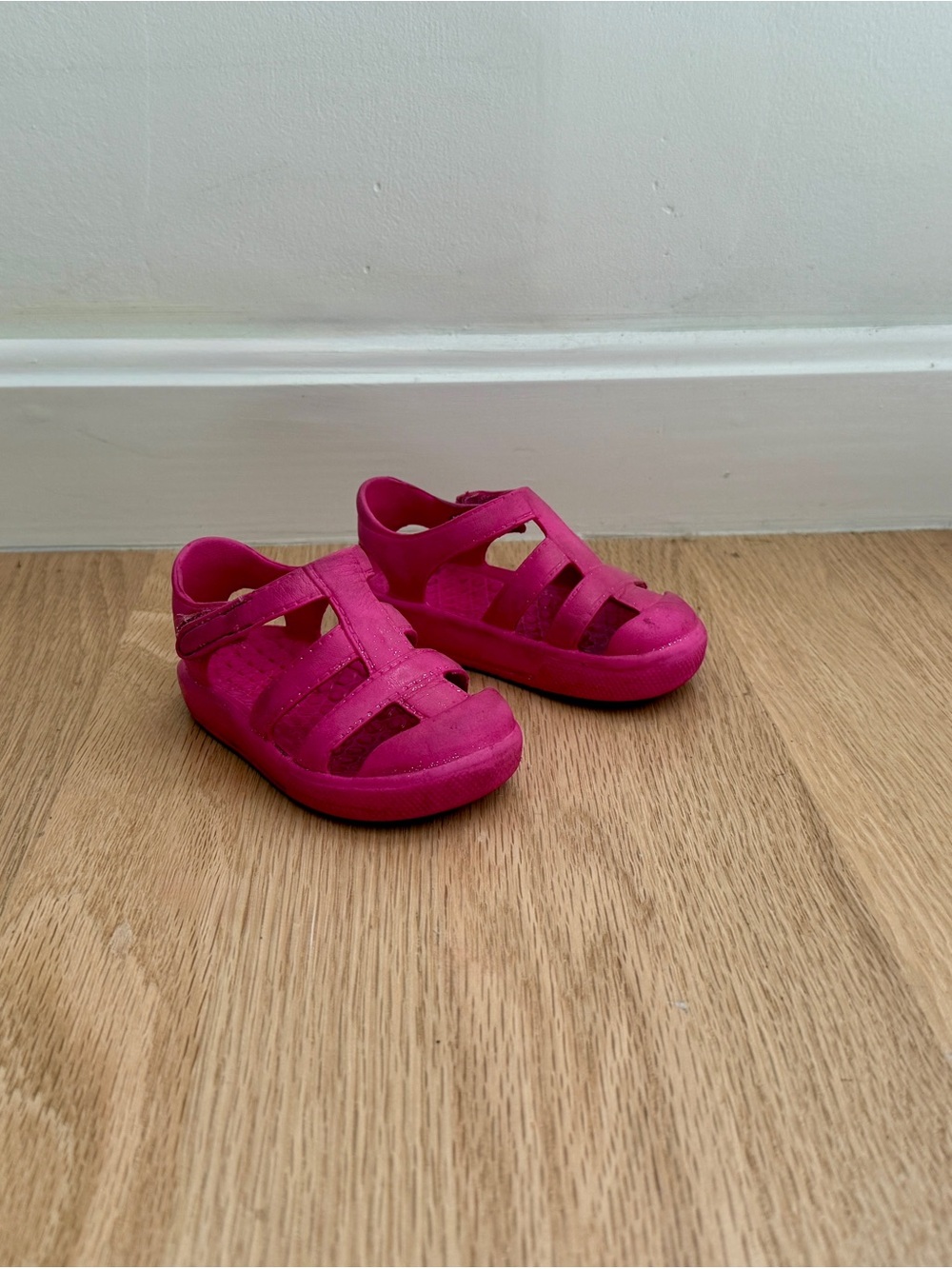 Pink Toddler Rubber Velcro Sandals, size 3-4, play condition